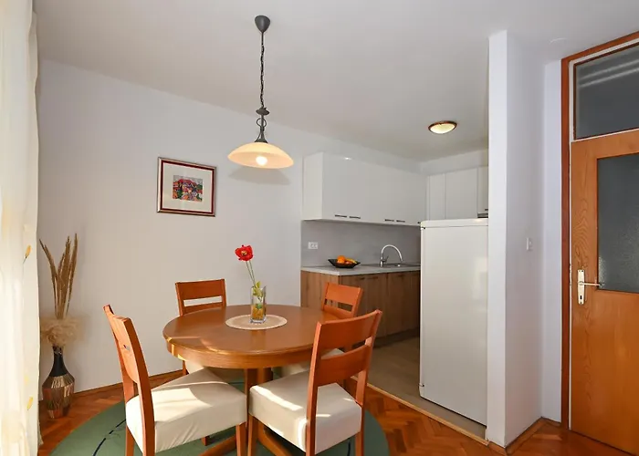 Mara Апартаменти Задар